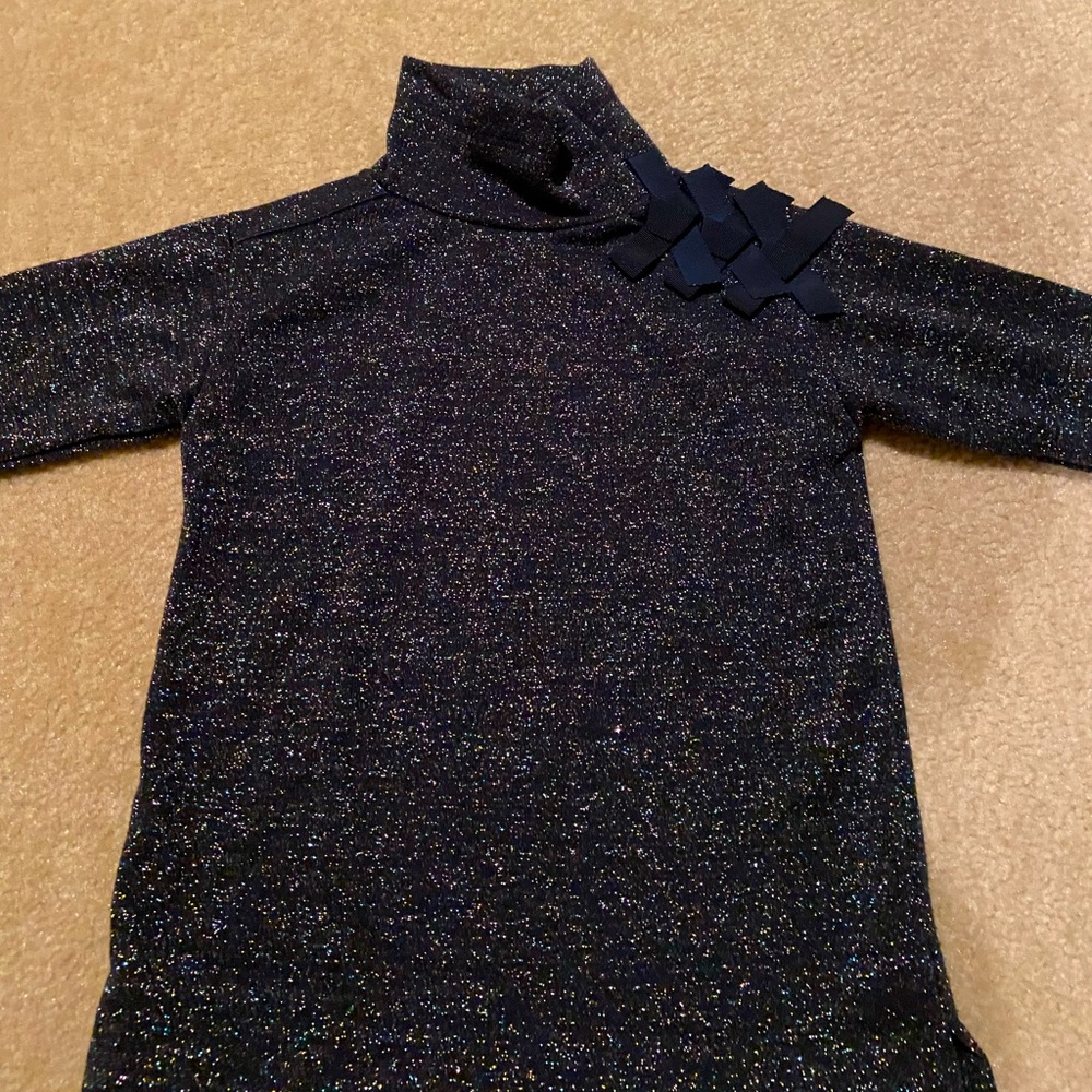 Crewcuts deep navy sweatshirt with bows on side of neck. Size 4/5 girls